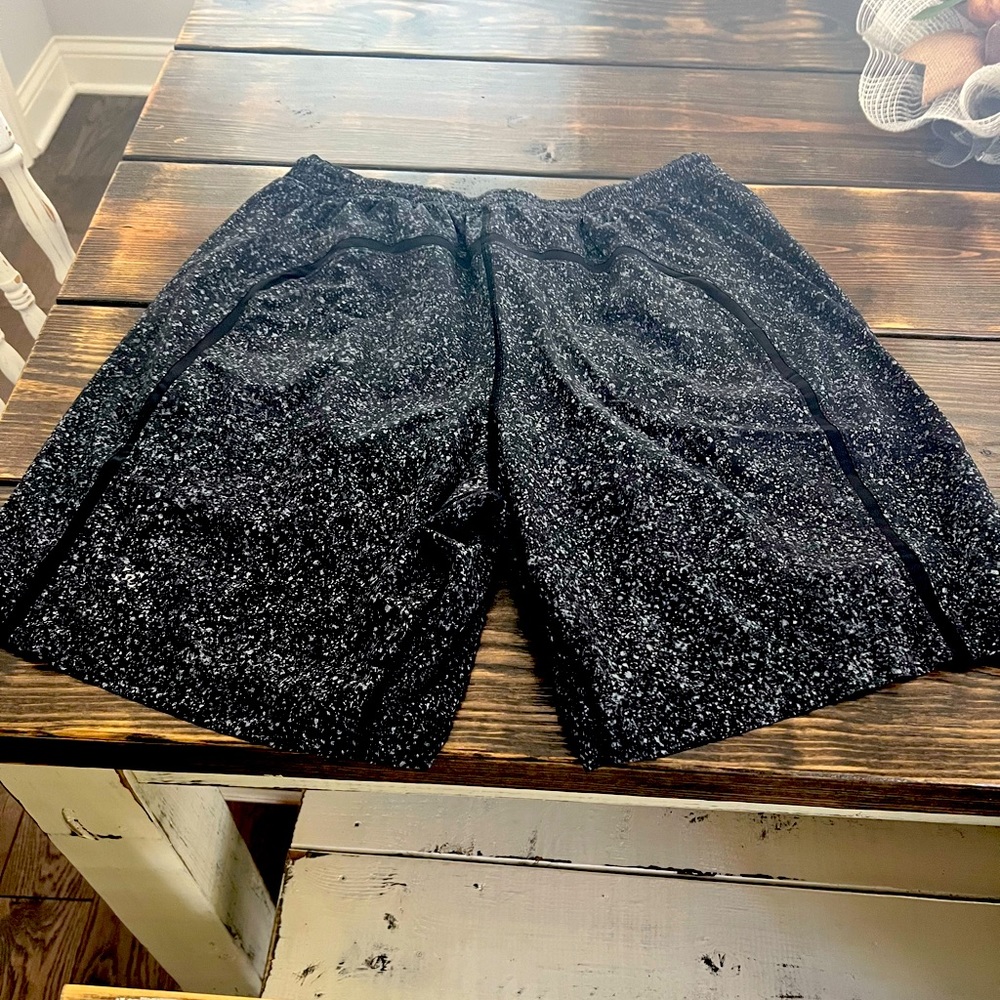 Lululemon short w/ liner 9”